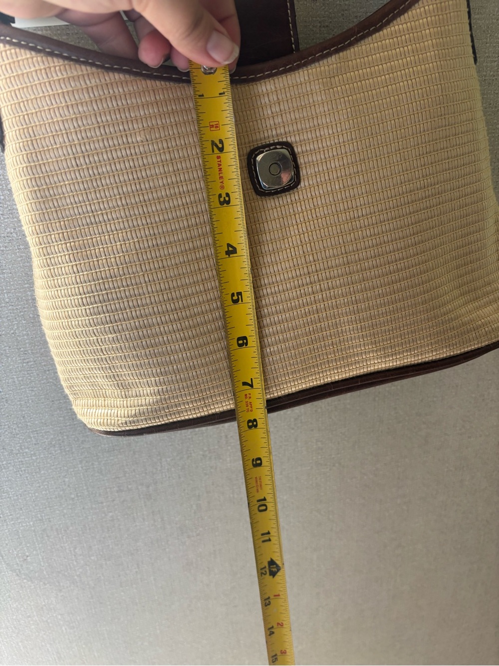 Liz Claiborne Cream Woven Shoulder Bag with Brown Trim - Picture 9 of 10
